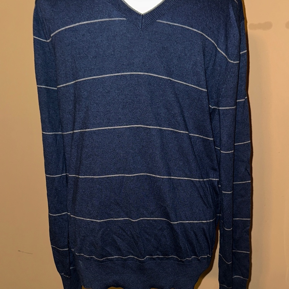 Banana Republic Men's Navy Blue Striped Sweater